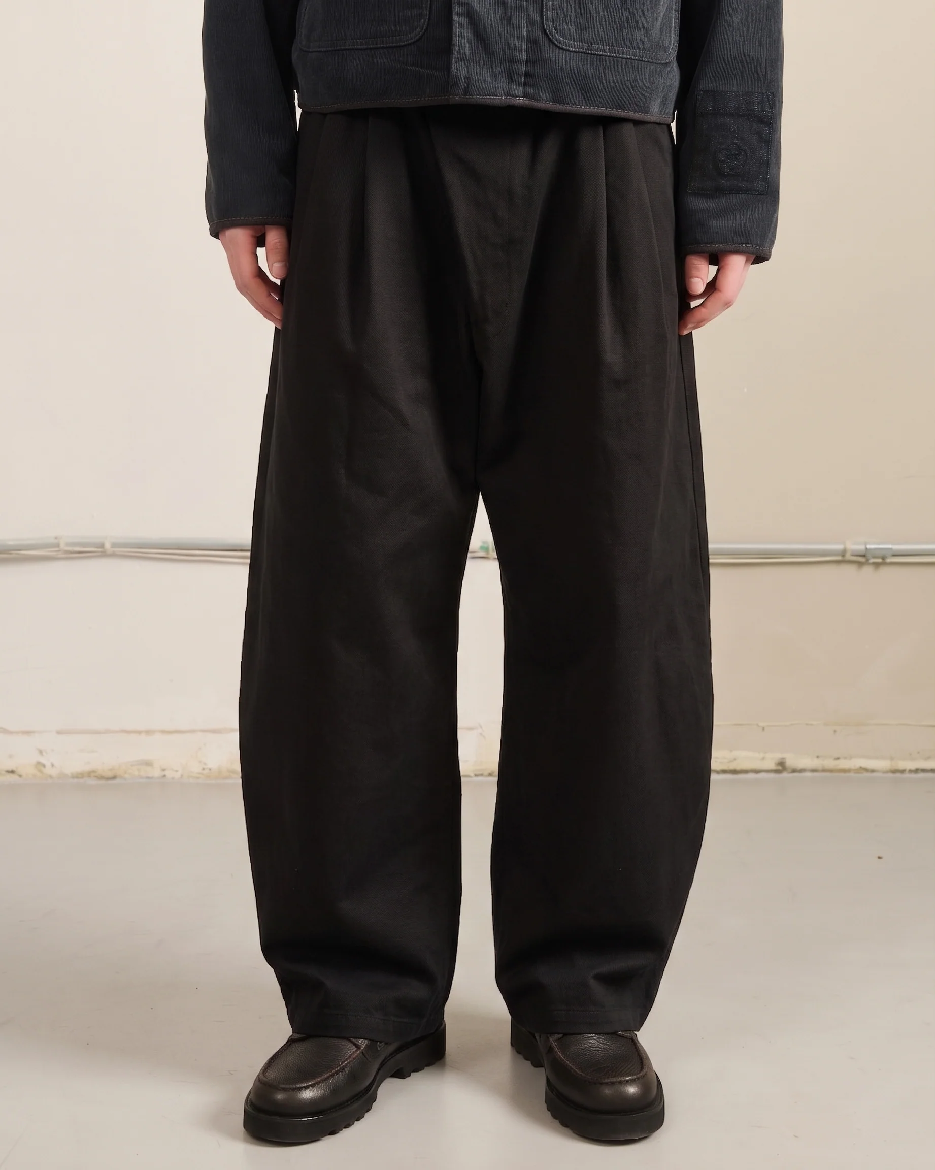 BLACK HANBOK CHINO PANTS - Image 2