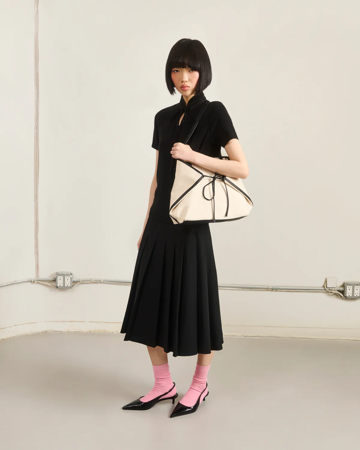BLACK RIBBON TIE POLO - Image 3